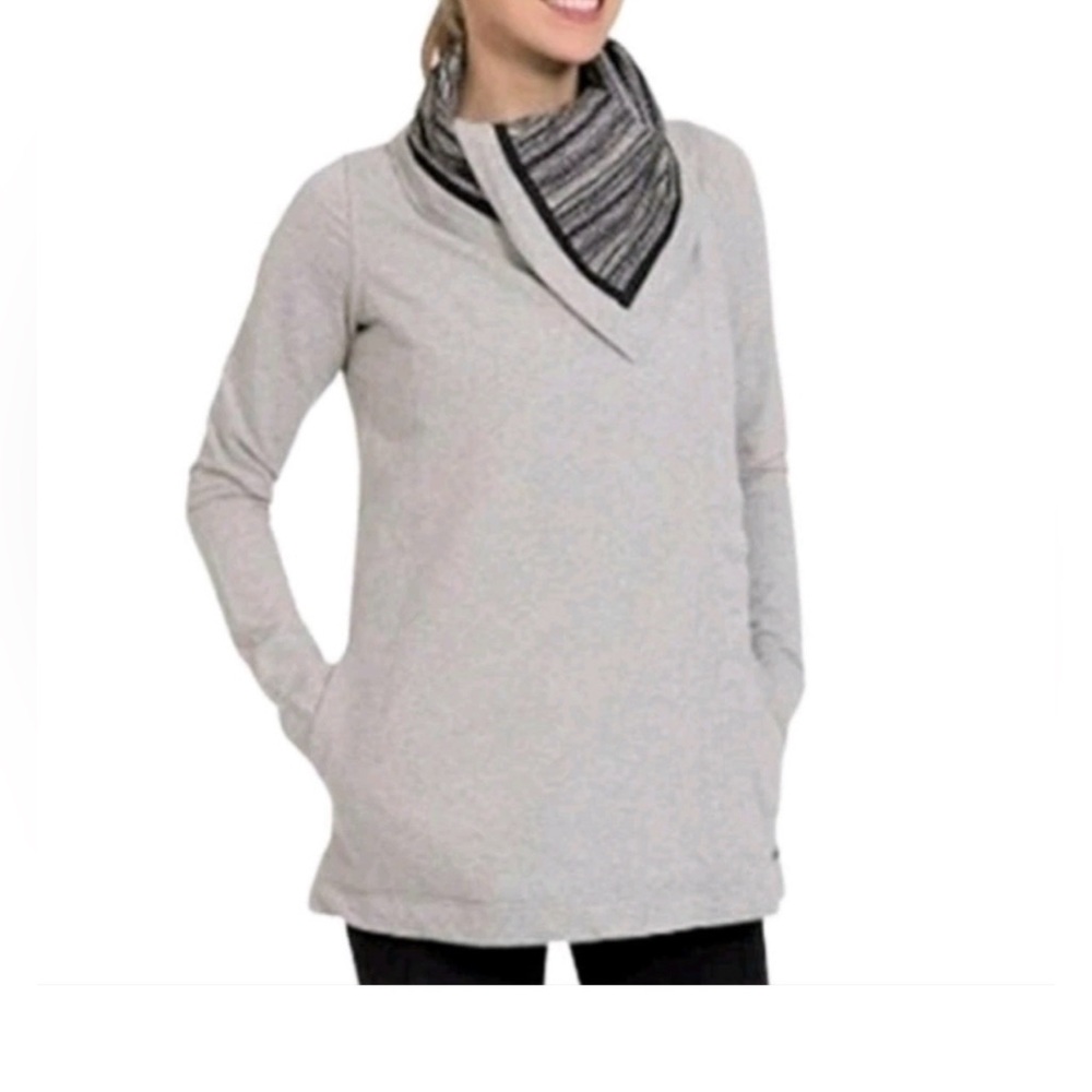 Lululemon Light Gray Women's Pullover Jacket with Contrast Scarf Collar